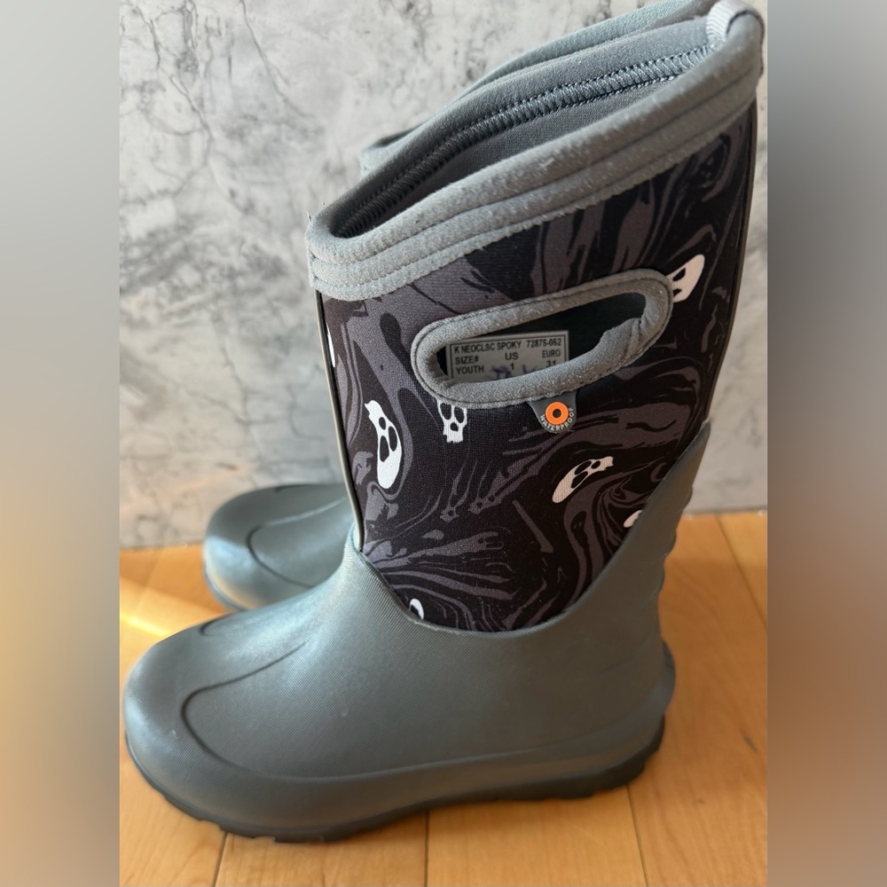 Bogs Kids Grey Ghost-Print Winter Snow Boots (size 1 youth)